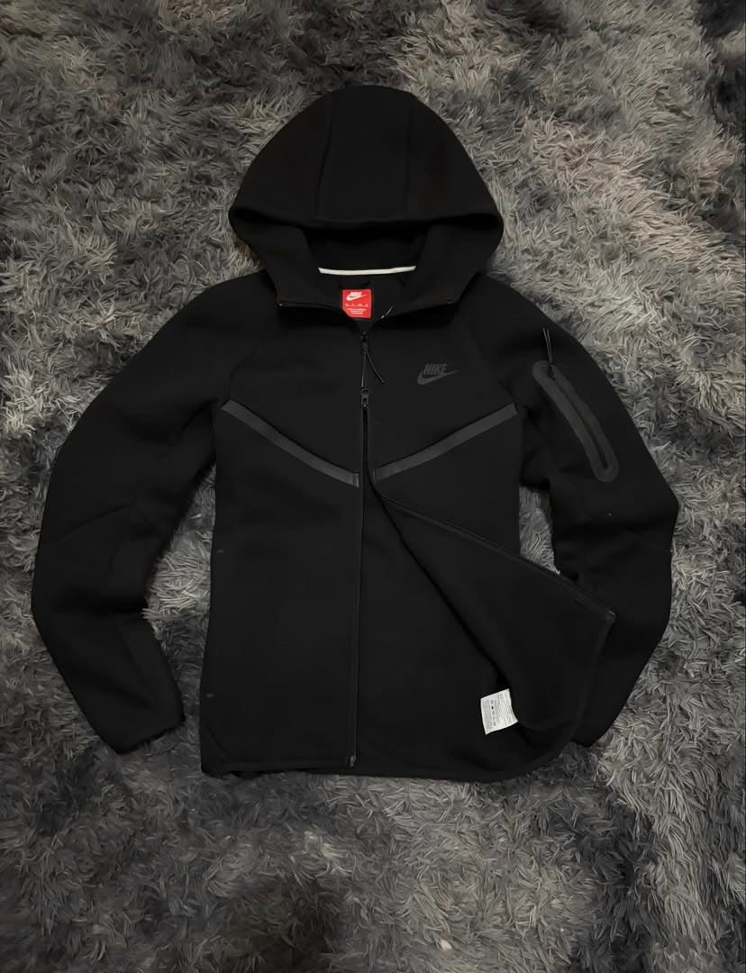Black Nike tech hoodie