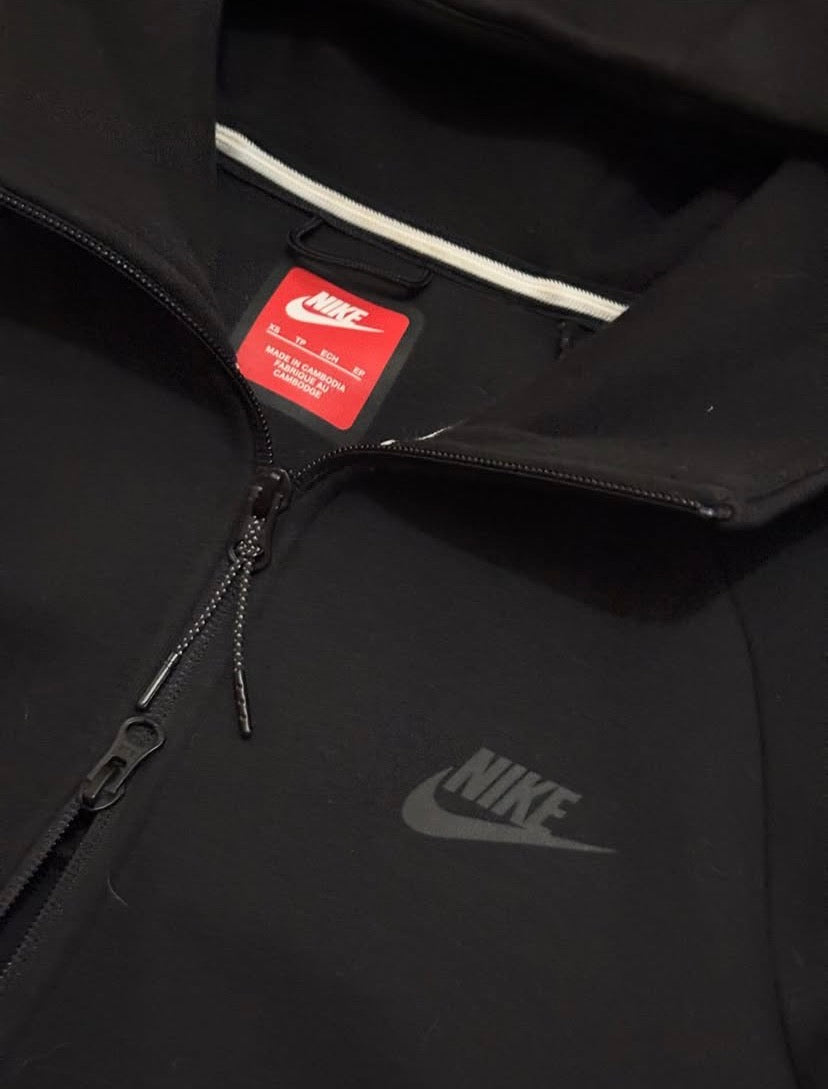 Black Nike tech hoodie